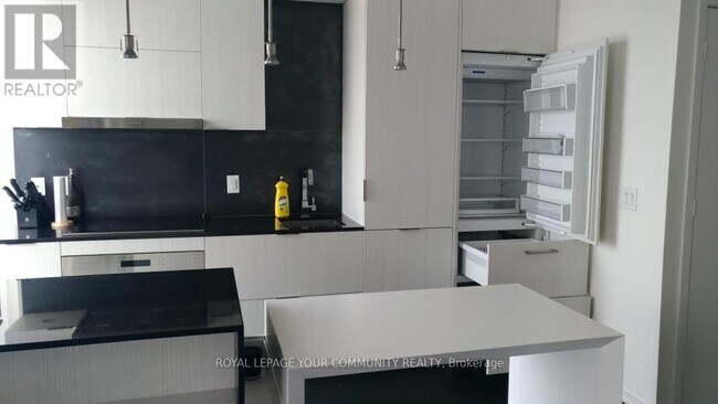 Photo du bâtiment - 1 Bloor St E