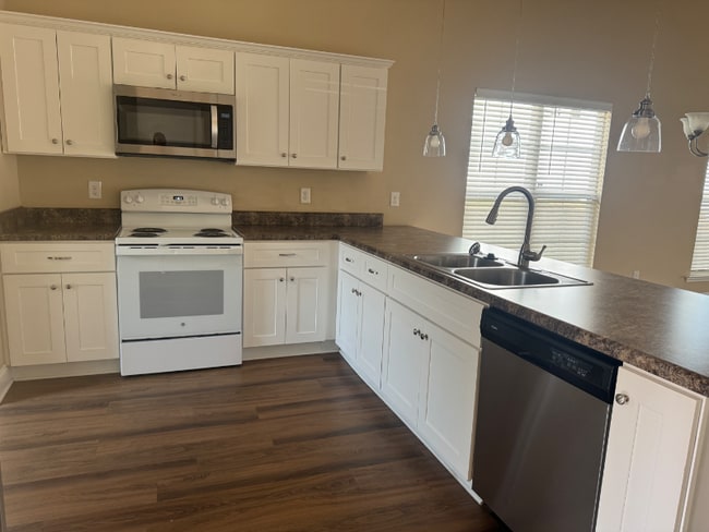 Building Photo - 109 Dry Branch Ct