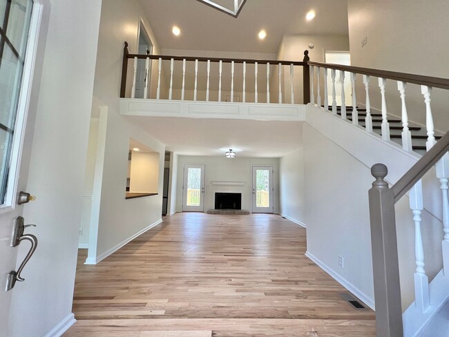 Building Photo - Updated 3 Bed, 2.5 Bath Single Family Home