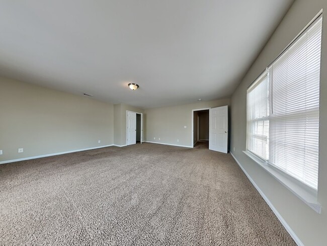 Building Photo - 640 Cliffs Inn Circle