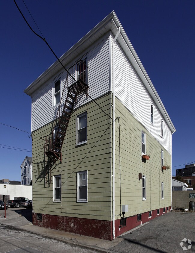 Building Photo - 25 Weeden St