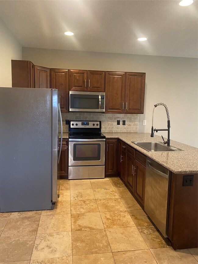 Building Photo - 307 Covecrest Dr