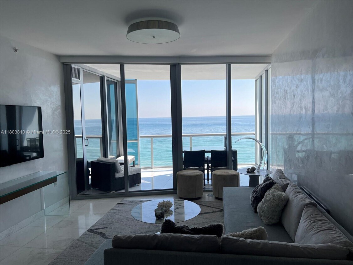 Primary Photo - 17121 Collins Ave