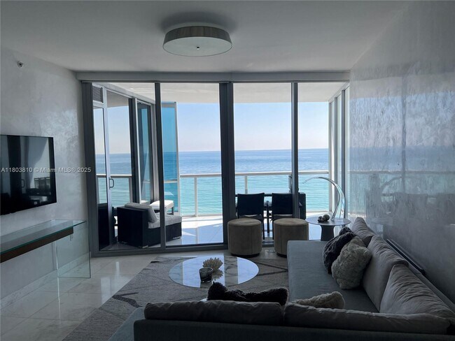 Foto del edificio - 17121 Collins Ave