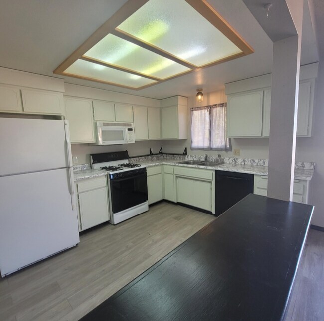 Building Photo - 60734 La Mirada Trail