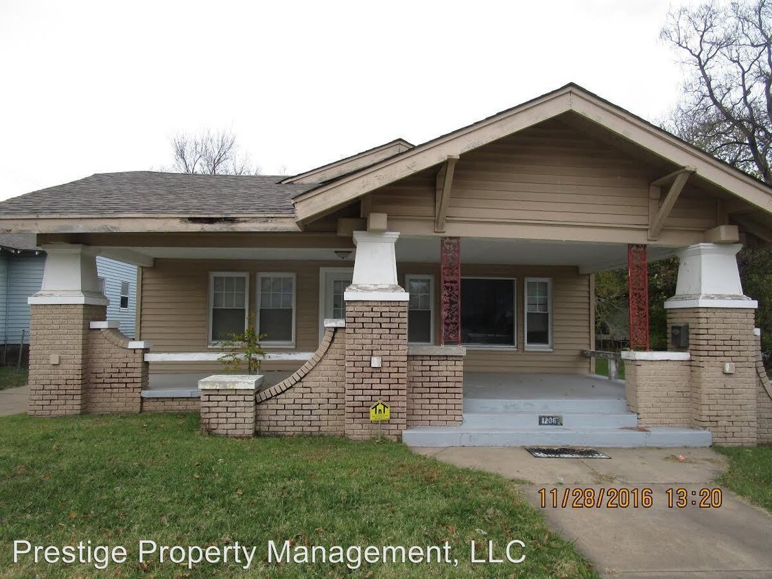 Primary Photo - 1206 N Main St