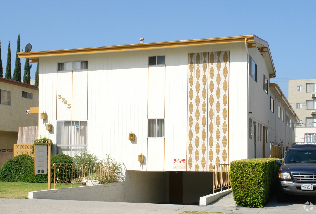 Building Photo - 3743 Mentone Ave