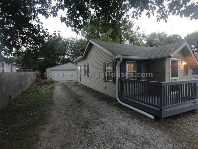Building Photo - 5236 Rinehart Ave