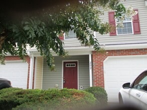Building Photo - 202 Blue Robin Way