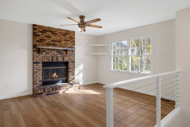 Building Photo - 1755 Fountainbleu Dr