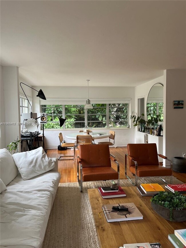 Foto del edificio - 3917 Segovia St