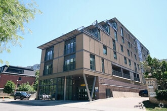 Building Photo - 51 David St
