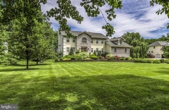 Building Photo - 29 S Elmwood Rd