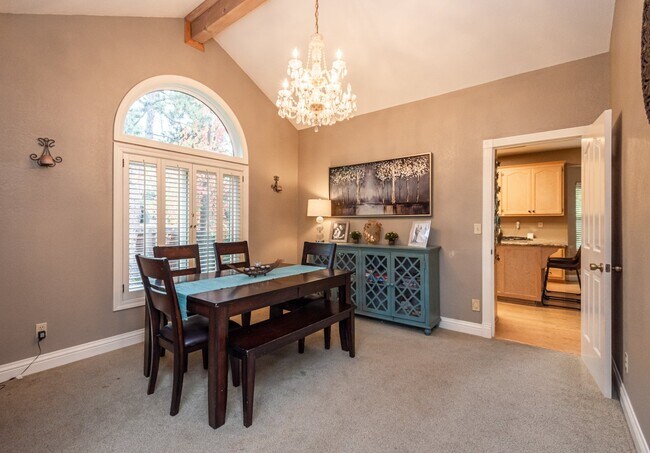 Foto del edificio - 841 Oak Crest Cir
