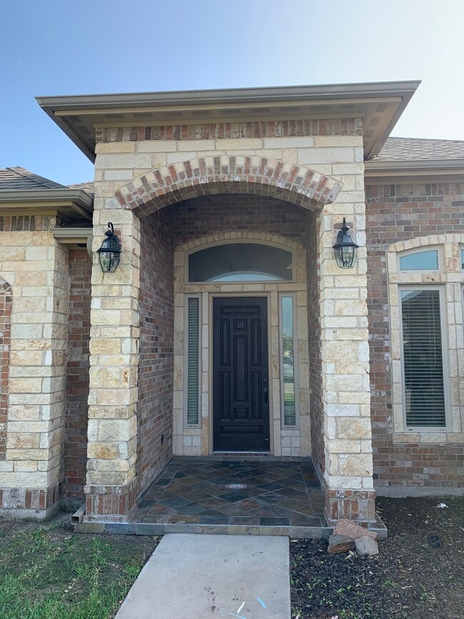 Building Photo - 302 Olympic Dr