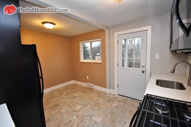 Foto del edificio - 1202 Maple St Ext