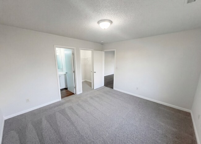 Foto del edificio - 6654 Hazelhatch Dr