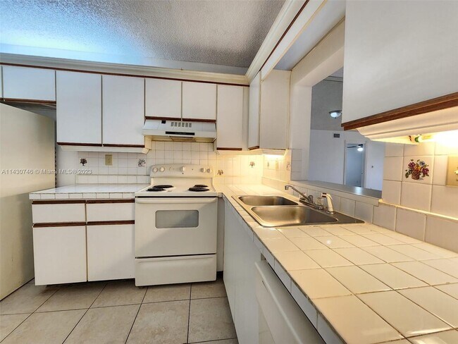 Building Photo - MIRA LAGO CONDO