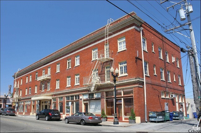 Building Photo - Metropolitan Hotel