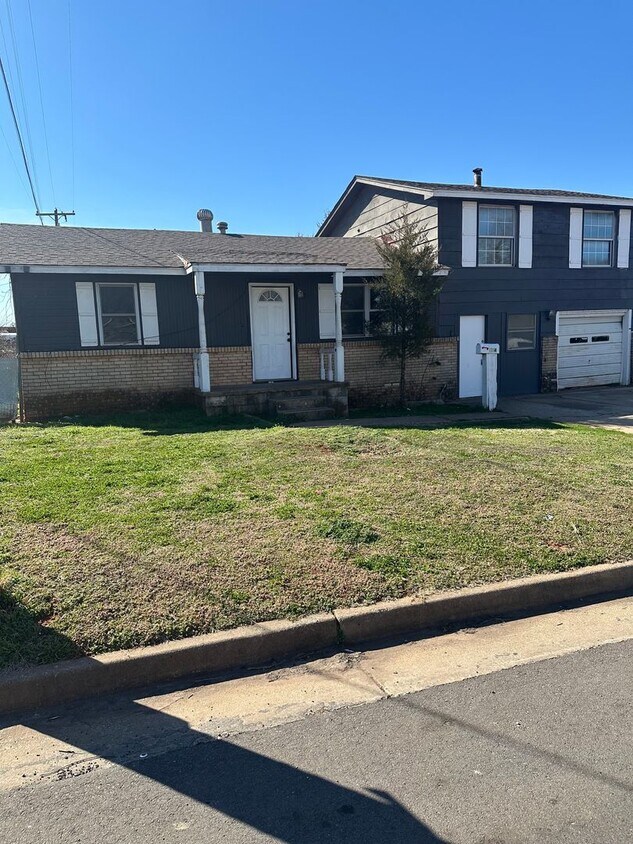 4 Bed 2 Bath Available! - 4 Bed 2 Bath Available!