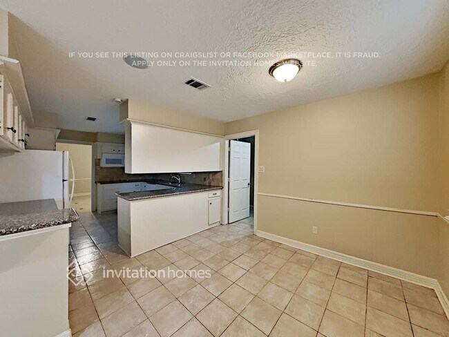 Building Photo - 16395 Havenpark Dr