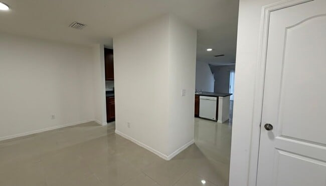 Building Photo - Spacious 3-Bed, 2.5-Bath Townhome in a Quiet Location!