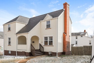 Building Photo - 819 Fleming St