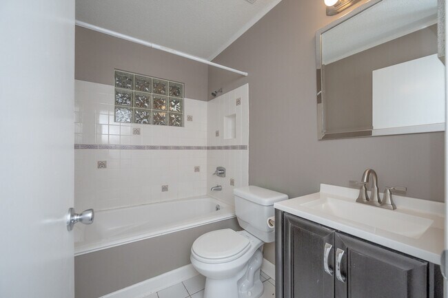 Photo - 109 Royal Ct Apartment