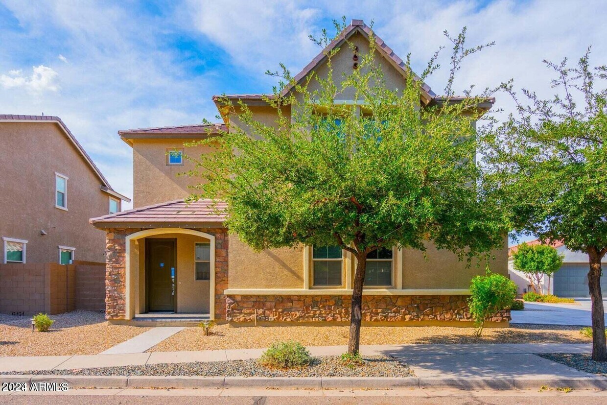 Foto principal - 3720 E Valencia Dr