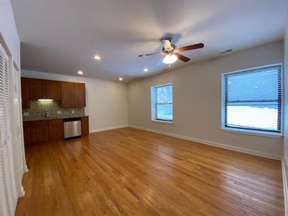 Foto del edificio - 2120 W Washington Blvd