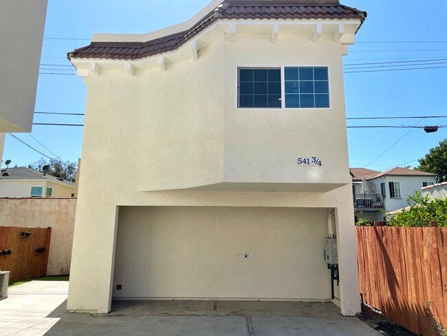 Building Photo - 541 N Spaulding Ave