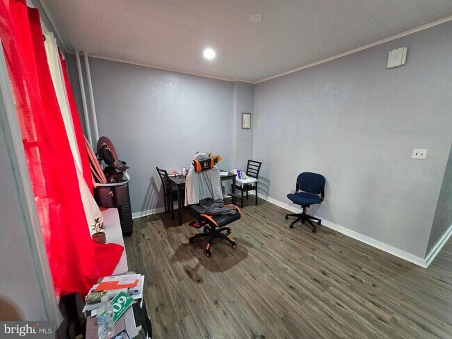 Foto del edificio - 110 W Douglass St