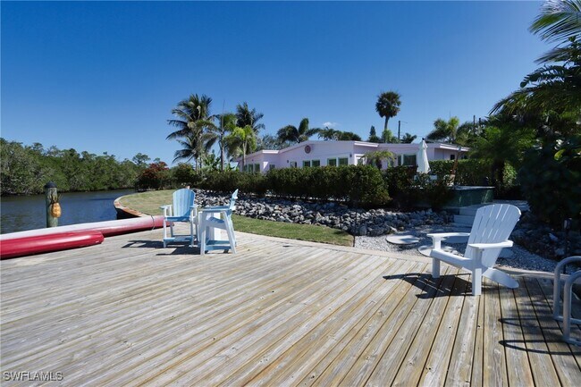 Foto del edificio - 1712 Harbor Ln