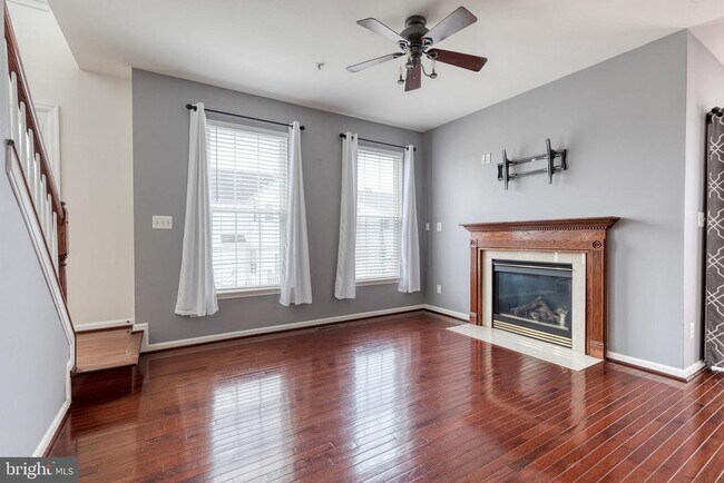 Building Photo - 1942 Glenroths Dr