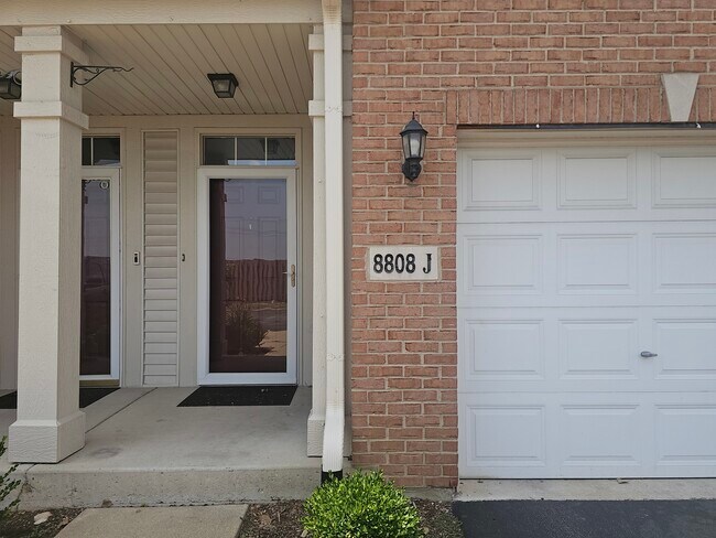 Foto del edificio - 8808 Concord Ln