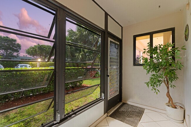 Building Photo - 15450 Pembridge Ave