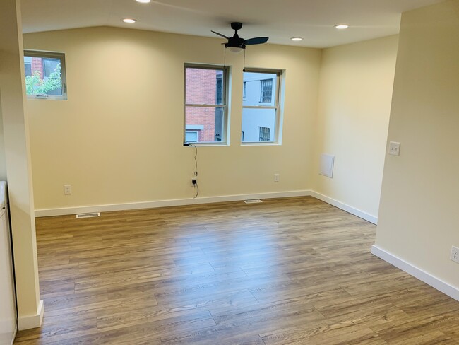 Building Photo - 880 Franklin Ave