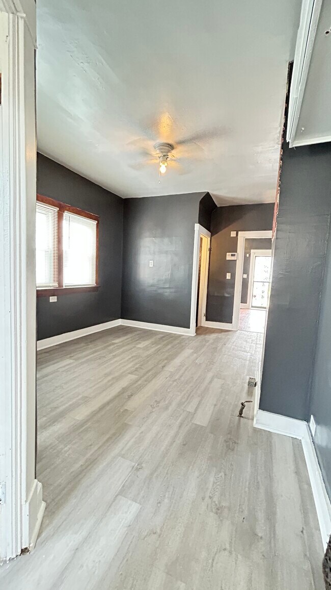 Foto del edificio - 4288 E 128th St