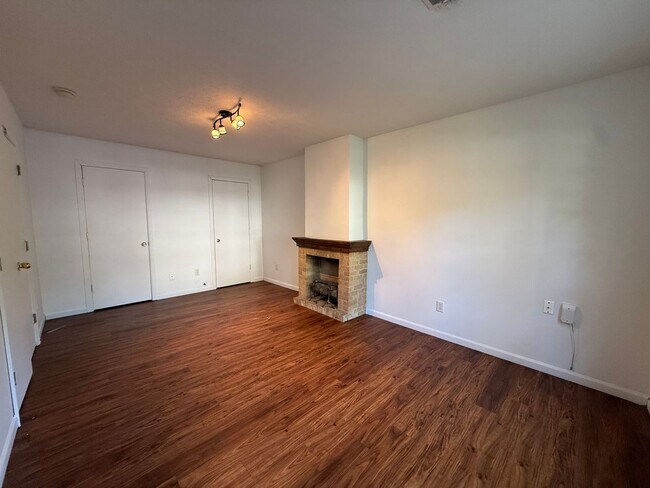 Foto del edificio - Charming 3 Bedroom 1 Bath Home AVAILABLE NOW!!