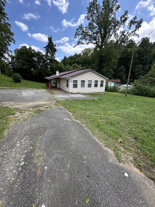Building Photo - 1525 Bruce Gap Rd