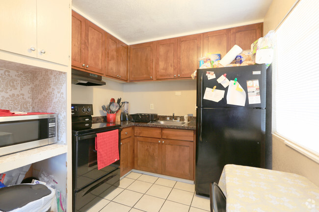 2BR 1BA - Delta Court Apts