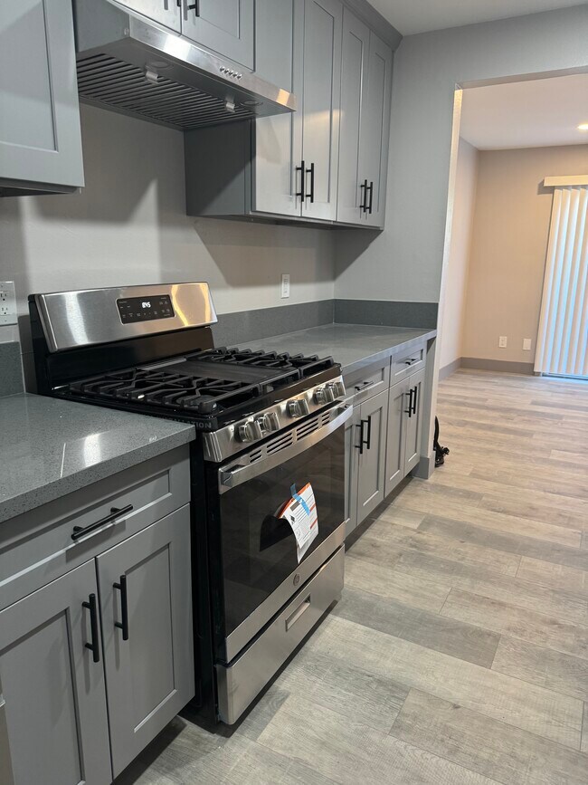Foto del edificio - 7445 Laurelgrove Ave