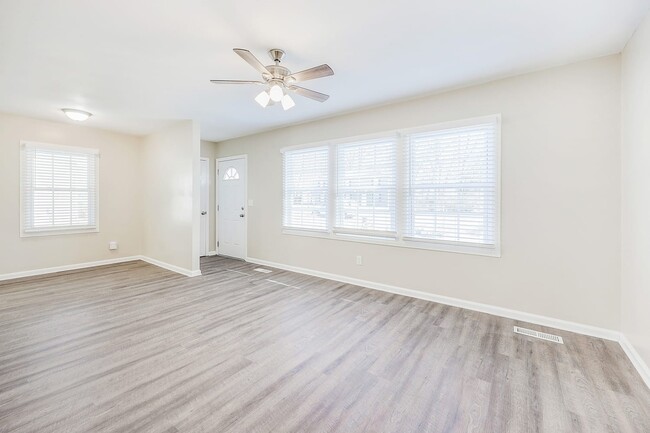 Foto del edificio - 719 N Walnut St