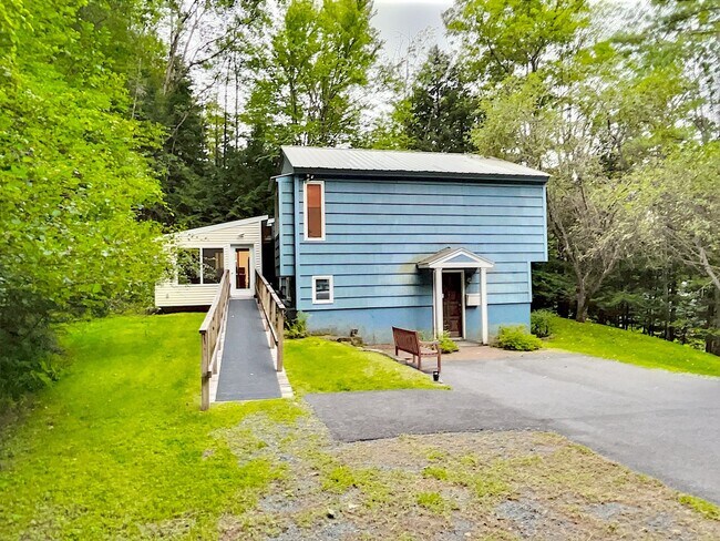 Foto del edificio - Hanover Mid-Century Modern home for rent