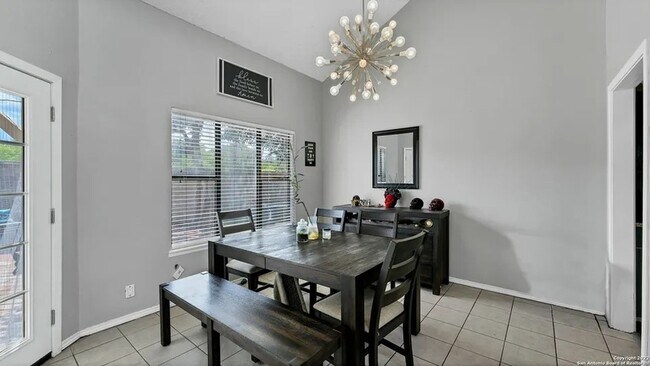 Foto del edificio - 8515 Echo Creek Ln