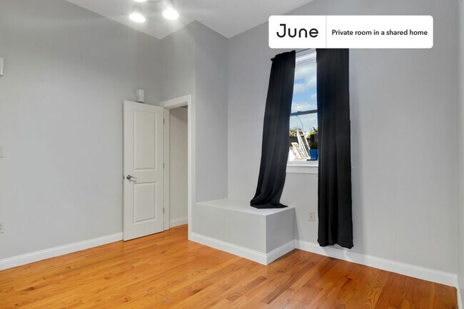 Foto del edificio - Room in Shared 5 bed/2.5 bath home in Roxbury