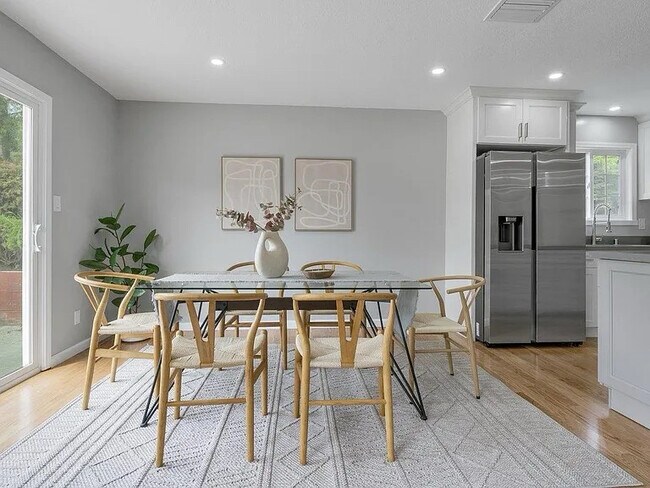 Foto del edificio - 2448 Mahan Way