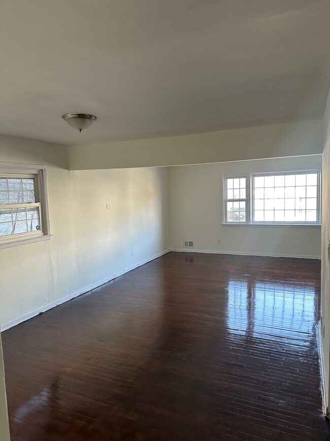 Building Photo - 36 Chester Ave