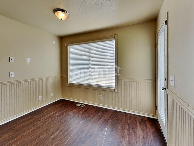 Building Photo - 1674 Dean Ave