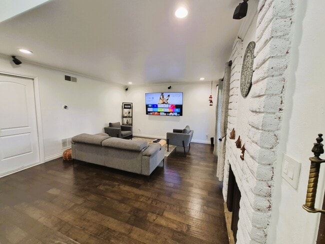 Building Photo - 5313 Sevilla Ct
